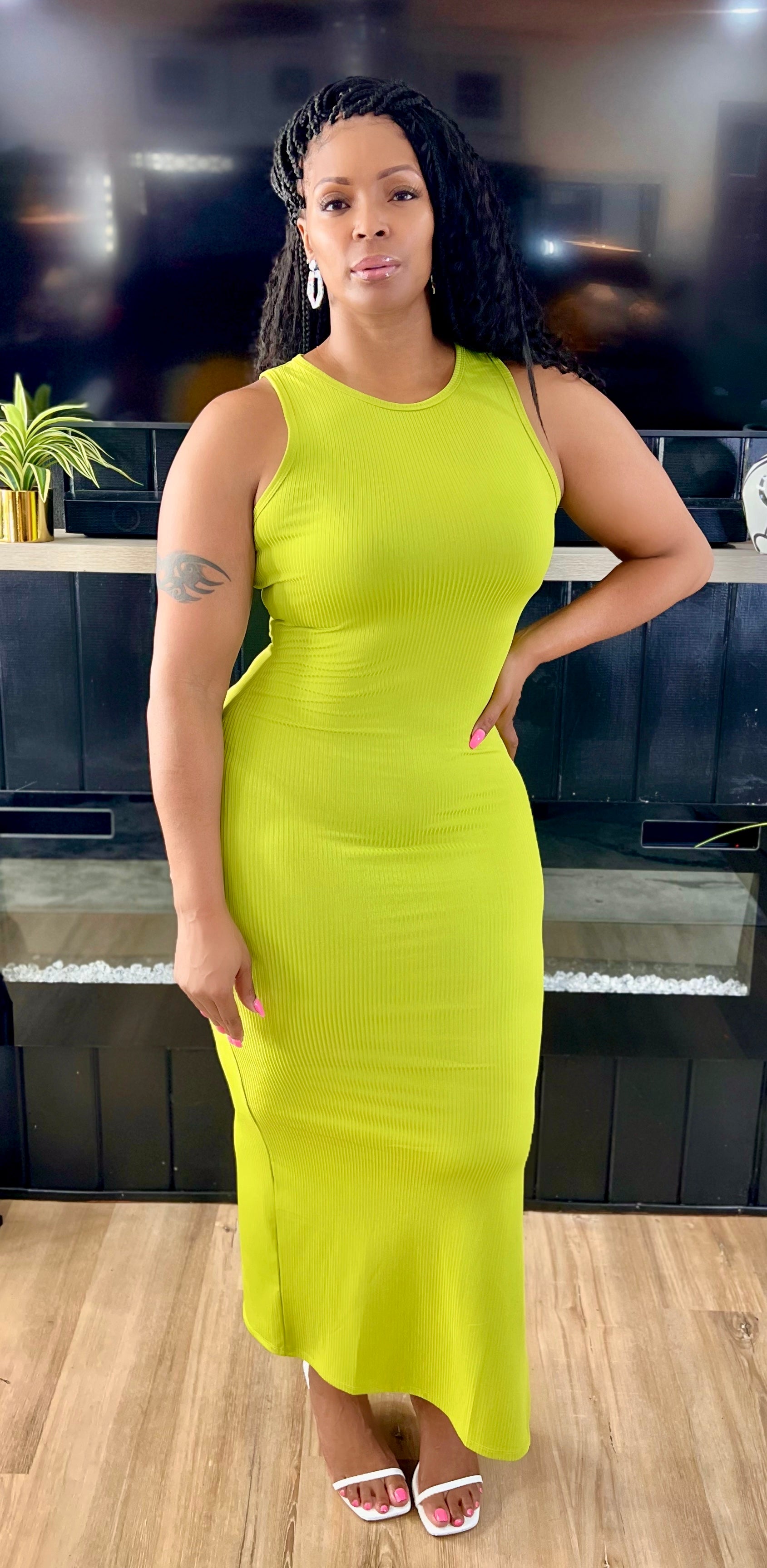 BREEZY Solid Sleeveless Side Slit Bodycon Maxi Dress Sapphire Bleu BREEZY Solid Sleeveless Side Slit Bodycon Maxi Dress Sapphire Bleu